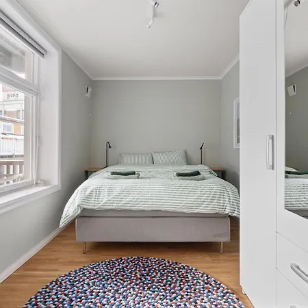 New - Sander's Polar Escape- Downtown Apartman