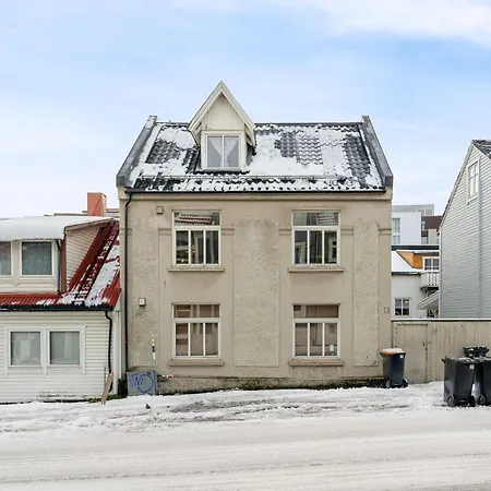 New - Sander's Polar Escape- Downtown Apartman *