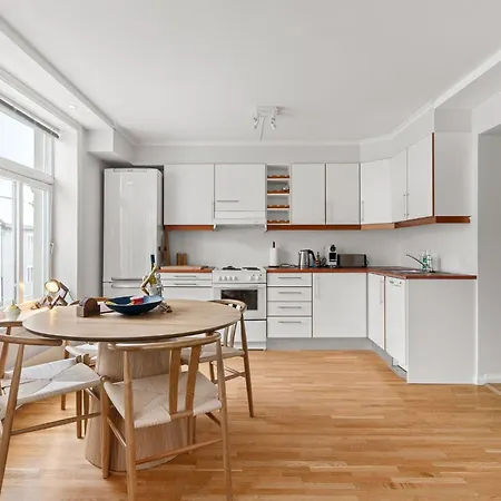 New - Sander's Polar Escape- Downtown