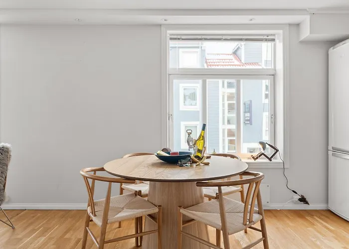 New - Sander's Polar Escape- Downtown Apartman